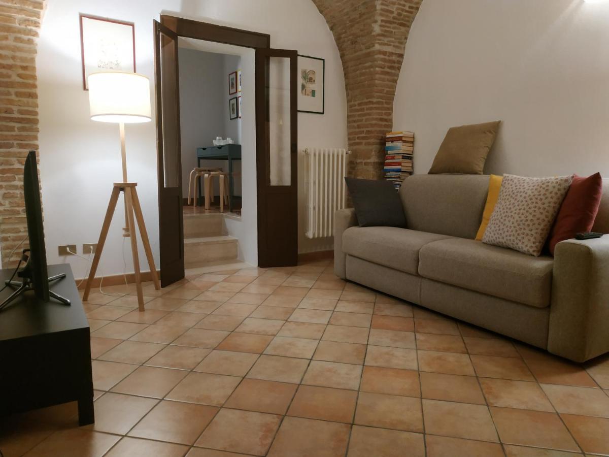 Bed And Breakfast In Piazza Orazio Venosa Exteriör bild