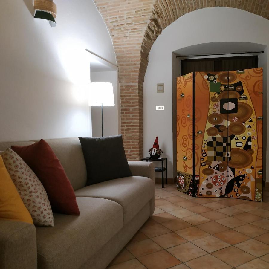 Bed And Breakfast In Piazza Orazio Venosa Exteriör bild